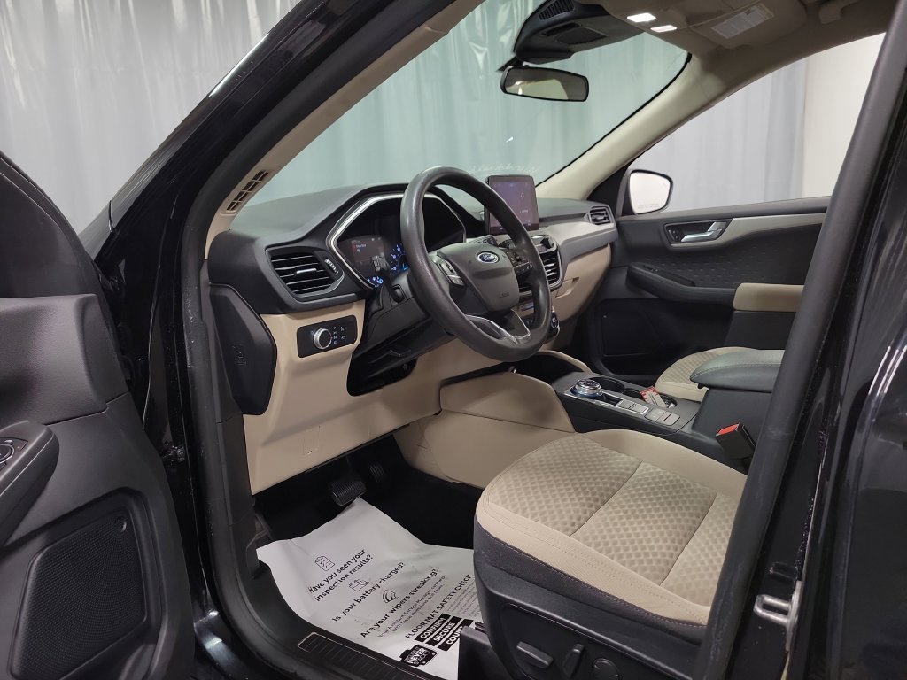 Used 2020 Ford Escape SE FWD image 13
