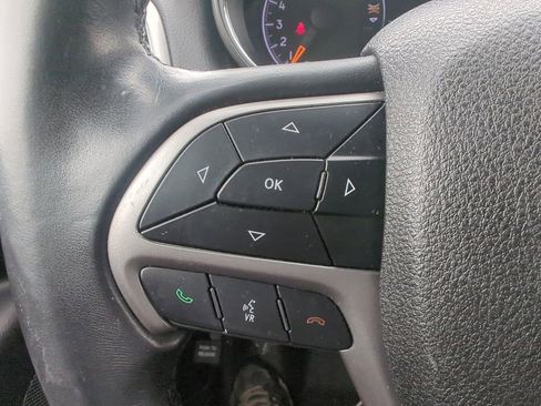 Used 2018 Jeep Grand Cherokee Laredo RWD image 30