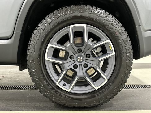 Used 2024 Rivian R1T Adventure AWD/4WD image 10