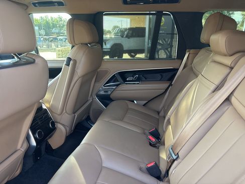 Used 2023 Land Rover Range Rover SE image 6