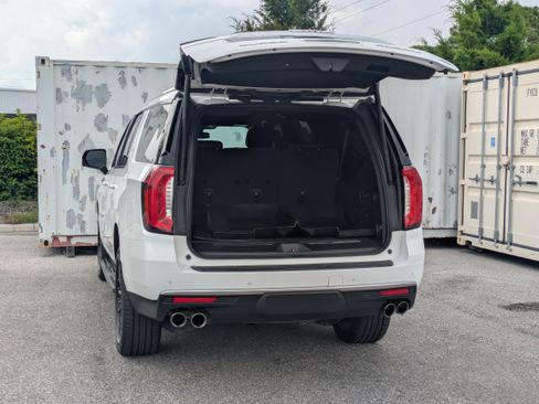 Used 2021 GMC Yukon XL Denali AWD/4WD image 14