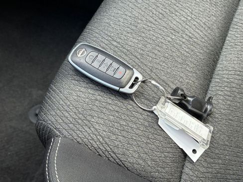 Used 2025 Nissan Rogue SV image 20