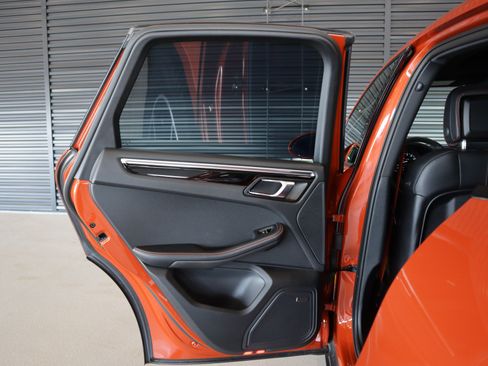 Certified 2024 Porsche Macan w/ Premium Plus Package AWD/4WD image 26