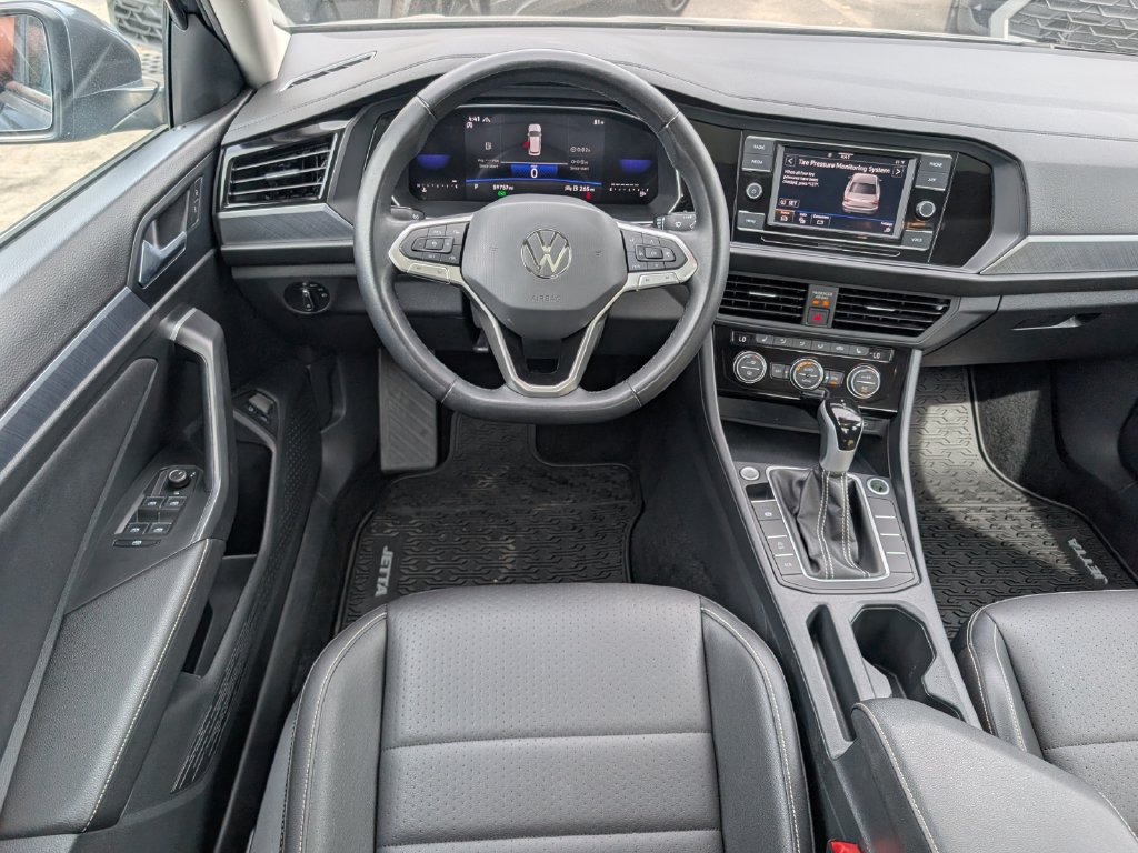 Used 2024 Volkswagen Jetta SE FWD image 9