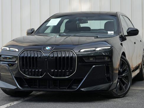 Used 2026 BMW 740i RWD image 3
