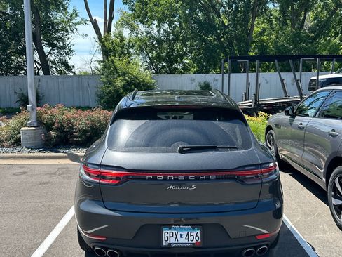 Used 2021 Porsche Macan S AWD/4WD image 2