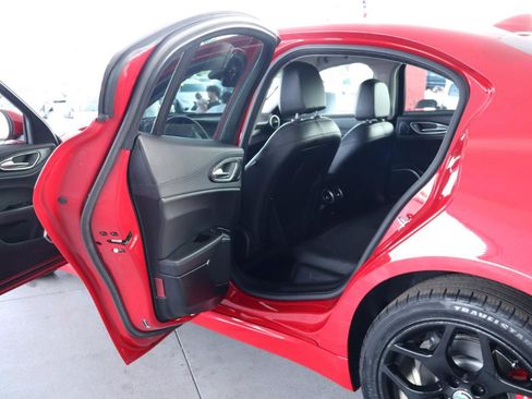 Used 2020 Alfa Romeo Giulia AWD w/ Quick Order Package 22J Sport image 30