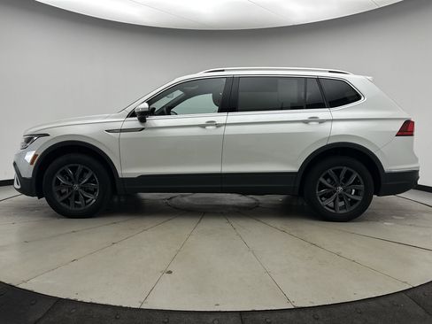 Used 2023 Volkswagen Tiguan SE AWD/4WD image 2