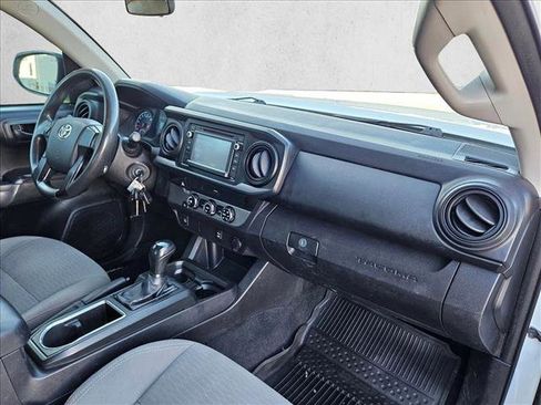 Used 2016 Toyota Tacoma SR image 22