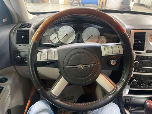 Used 2005 Chrysler 300 C w/ Protection Group II image 14