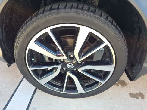 Used 2018 Nissan Rogue Sport SL w/ SL Premium Package image 10