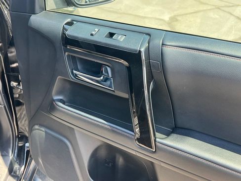 Used 2020 Toyota 4Runner TRD Off-Road Premium w/ Moonroof Package AWD/4WD image 17