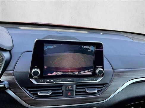 Used 2025 Nissan Altima 2.5 SV FWD image 21