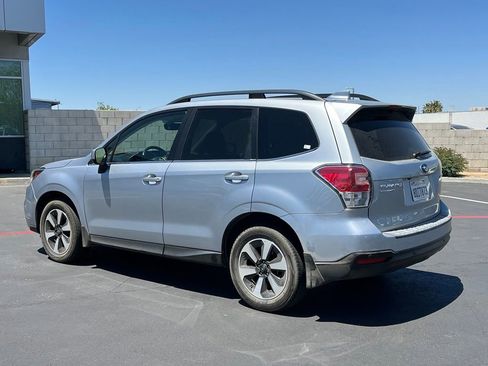 Used 2018 Subaru Forester 2.5i Limited AWD/4WD image 2