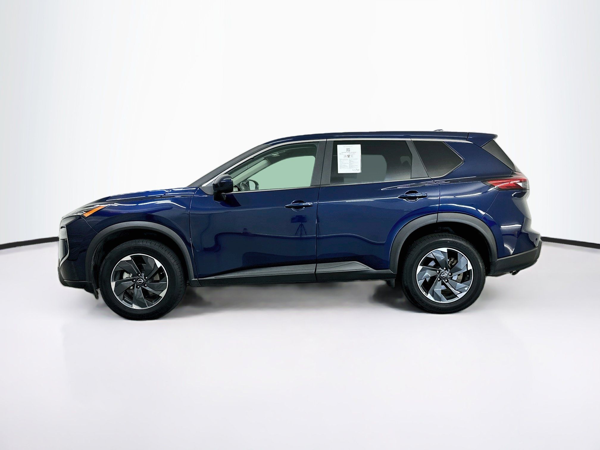 Used 2025 Nissan Rogue SV AWD/4WD image 4