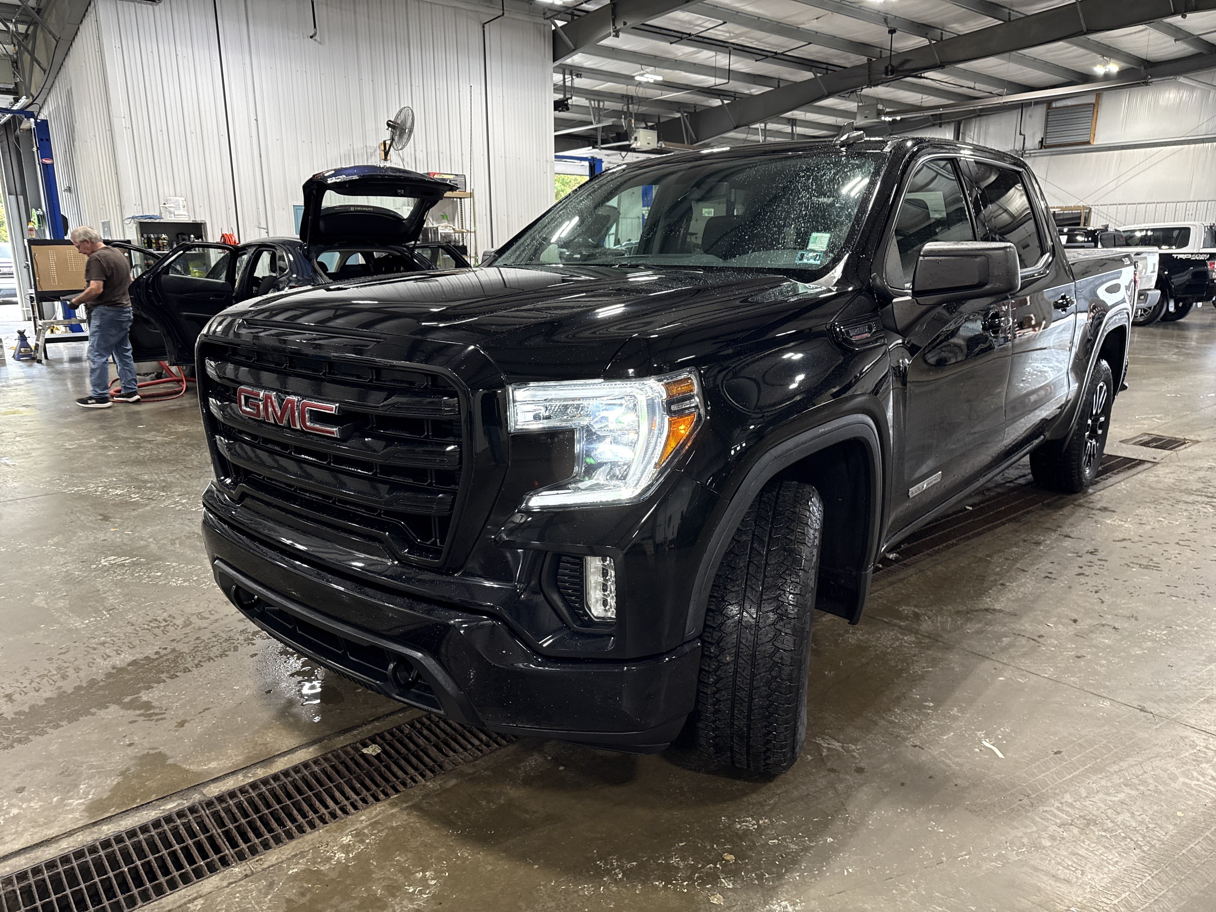 Used 2021 GMC Sierra 1500 Elevation w/ X31 Off-Road Package AWD/4WD image 6