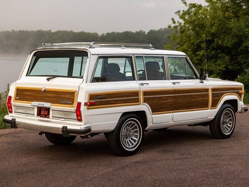 Used 1989 Jeep Grand Wagoneer AWD/4WD image 21