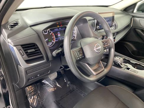 Used 2025 Nissan Rogue S image 9