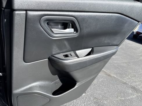 Used 2024 Nissan Rogue SV image 20