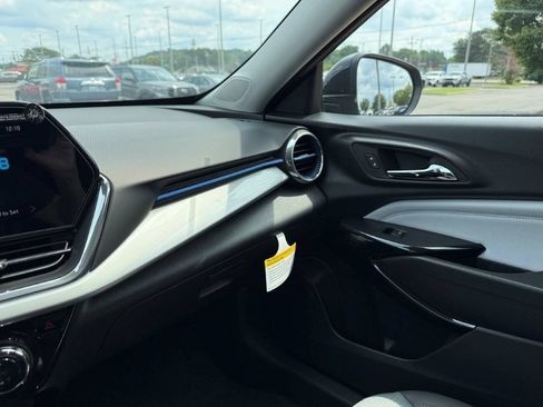 New 2026 Chevrolet Trax LT w/ LT Convenience Package FWD image 14