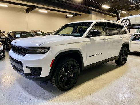 Used 2023 Jeep Grand Cherokee L Laredo RWD image 2