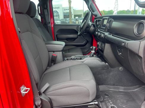 Used 2023 Jeep Gladiator Mojave AWD/4WD image 13