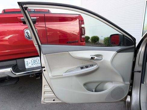 Used 2010 Toyota Corolla LE image 11