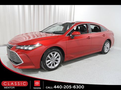 Certified 2021 Toyota Avalon XLE image 3