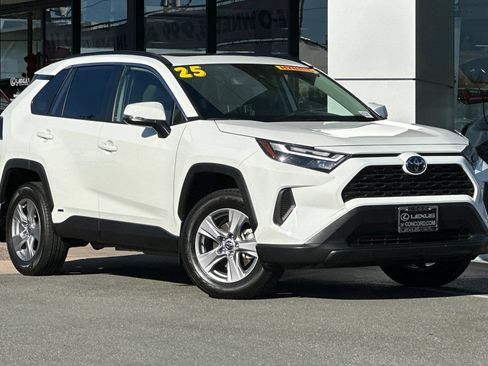 Used 2025 Toyota RAV4 XLE w/ Convenience Package AWD/4WD image 2