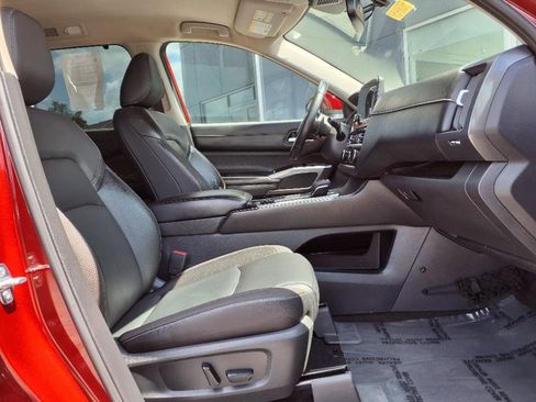 Certified 2022 Nissan Pathfinder SL w/ SL Black Package image 16