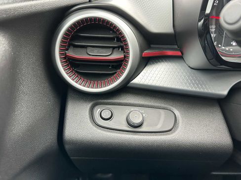 Certified 2025 Chevrolet Trax RS w/ Sunroof Package image 33