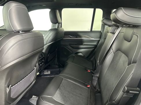 New 2026 Jeep Grand Cherokee Laredo image 14