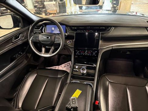 Certified 2025 Jeep Grand Cherokee L Limited AWD/4WD image 19