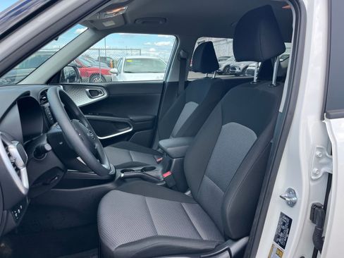 Used 2025 Kia Soul LX w/ LX Technology Package image 34