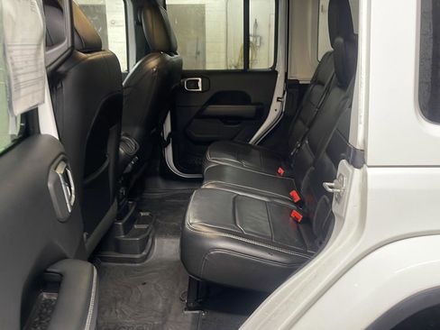 Used 2019 Jeep Wrangler Unlimited Sahara image 21