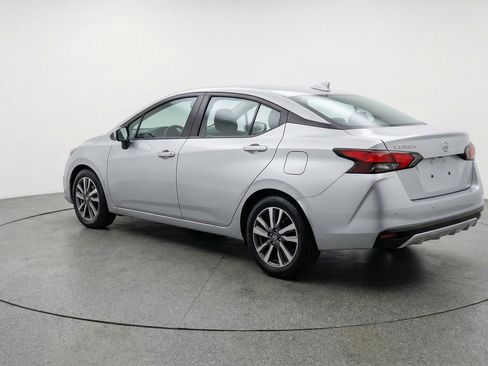 Used 2025 Nissan Versa SV image 6