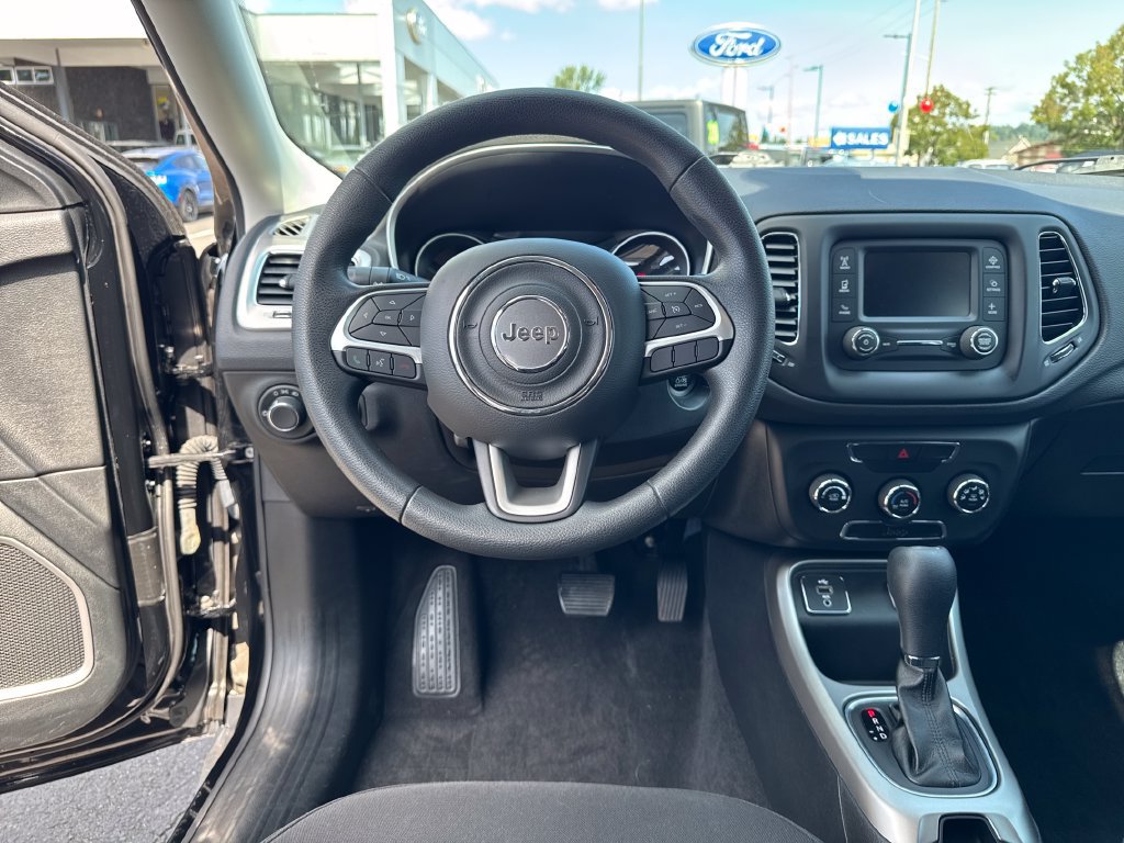 Used 2018 Jeep Compass Sport FWD image 14