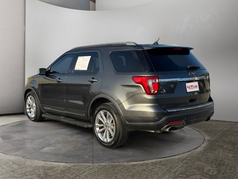 Used 2018 Ford Explorer XLT w/ Equipment Group 202A image 3