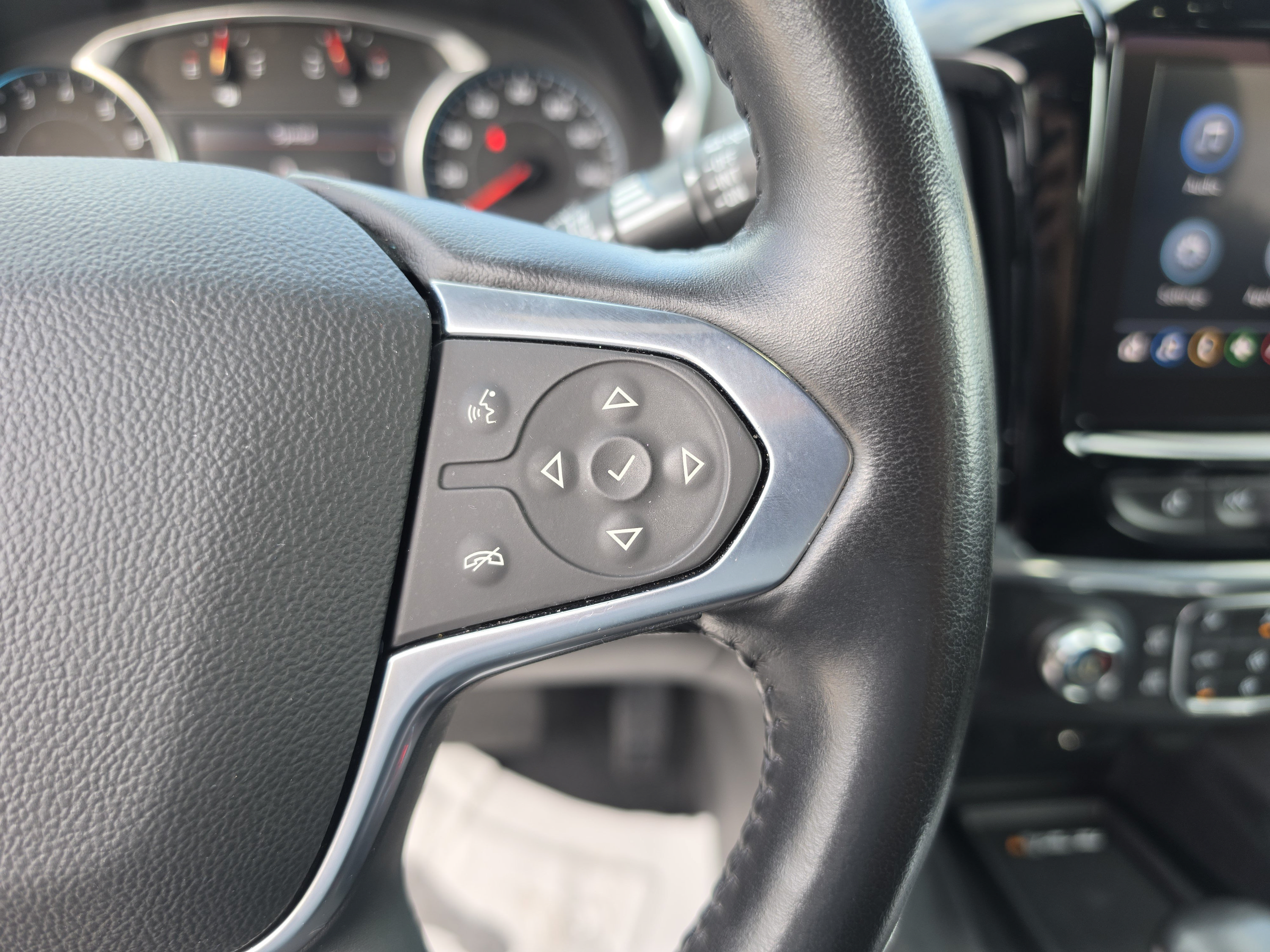 Used 2022 Chevrolet Traverse LT FWD image 35