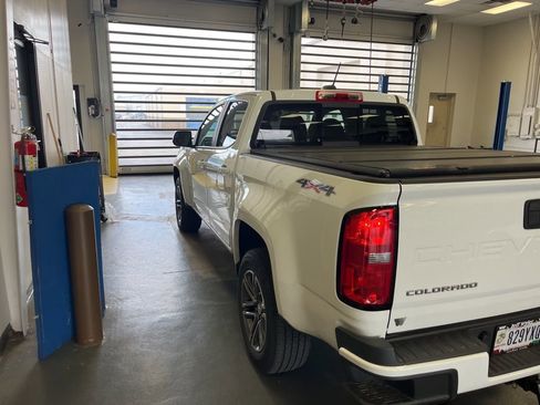 Used 2021 Chevrolet Colorado LT w/ LT Convenience Package image 4