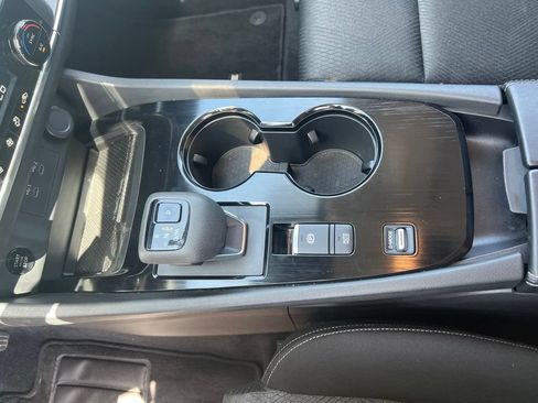 Used 2024 Nissan Rogue SV FWD image 37