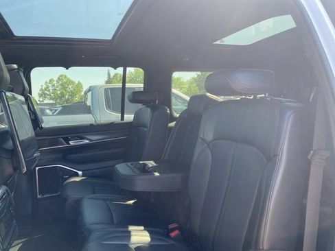 Used 2024 Jeep Wagoneer L Series III w/ Premium Group I AWD/4WD image 5