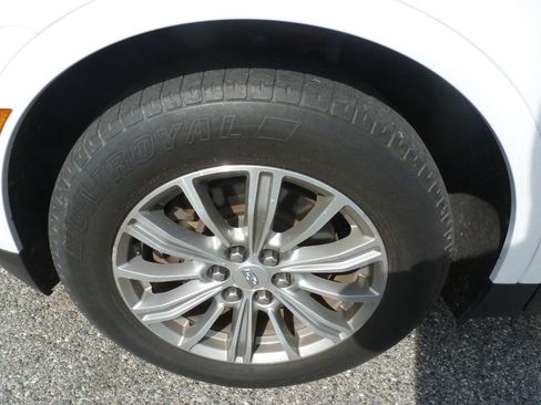 Used 2017 Cadillac XT5 Luxury w/ Driver Awareness Package AWD/4WD image 19