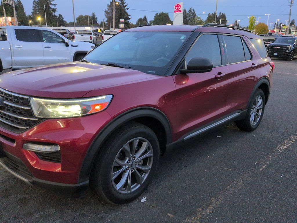 Used 2021 Ford Explorer XLT w/ Equipment Group 202A AWD/4WD image 7