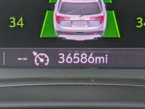 Used 2023 GMC Acadia SLT image 29