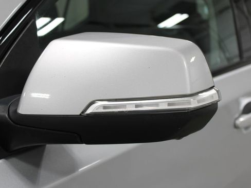 Used 2021 Chevrolet Traverse RS FWD image 12