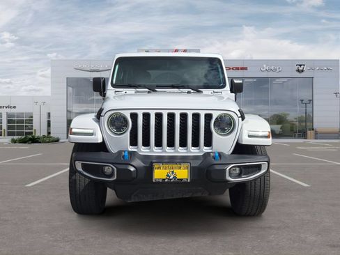 Used 2023 Jeep Wrangler Unlimited Sahara w/ Cold Weather Group AWD/4WD image 8