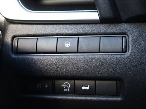 Certified 2025 Nissan Rogue SV FWD image 17