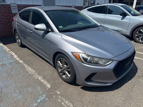 Used 2017 Hyundai Elantra SE FWD image 3