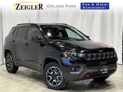 Used 2024 Jeep Compass Trailhawk image 1